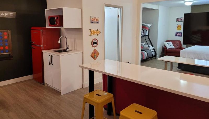 Room - Super 8 by Wyndham Calgary Shawnessy Area