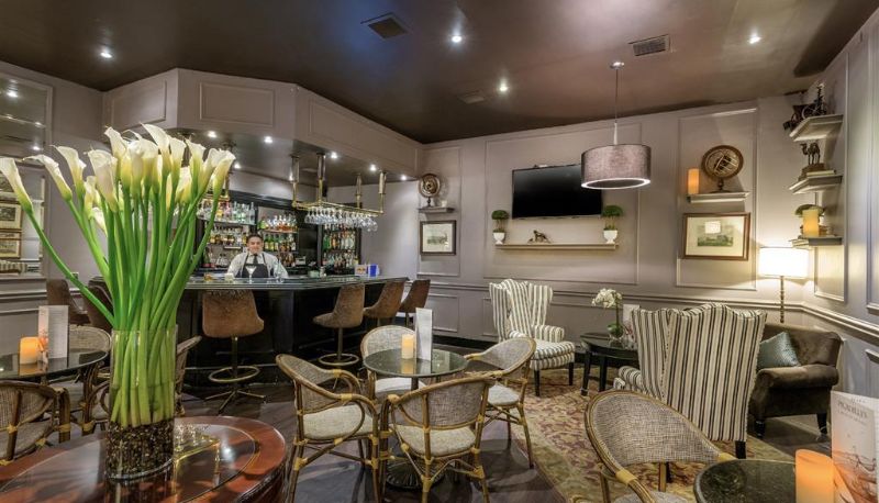 Bar - Dann Carlton Quito
