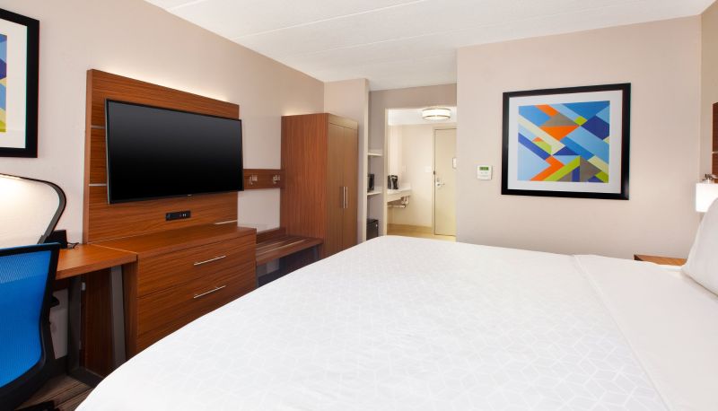 Room - Holiday Inn Express FAIRFAX - ARLINGTON BOULEVARD by IHG