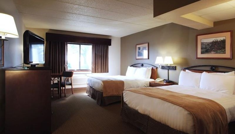 Camera - Red Lion Inn & Suites Grimes