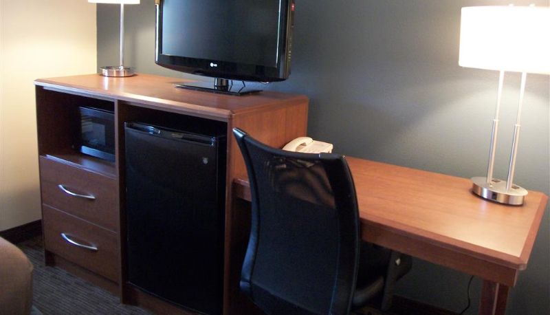 Room - AmericInn by Wyndham Beulah