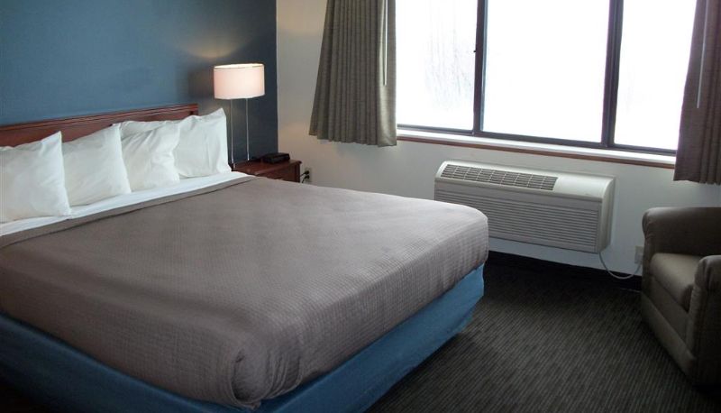 Room - AmericInn by Wyndham Beulah