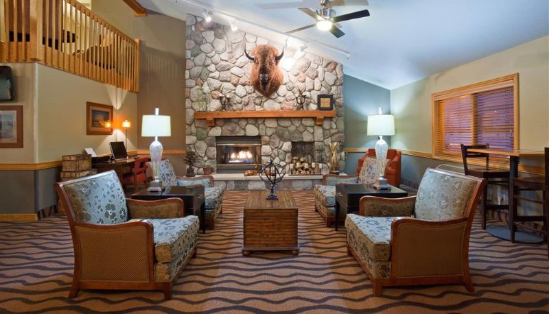 Lobby - AmericInn by Wyndham Grafton