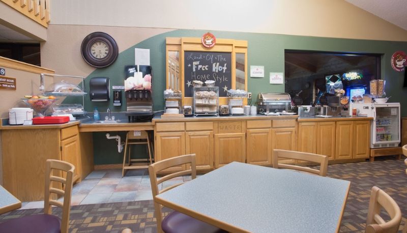 Sala prima colazione - Cobblestone Hotel & Suites - Wisconsin Rapids