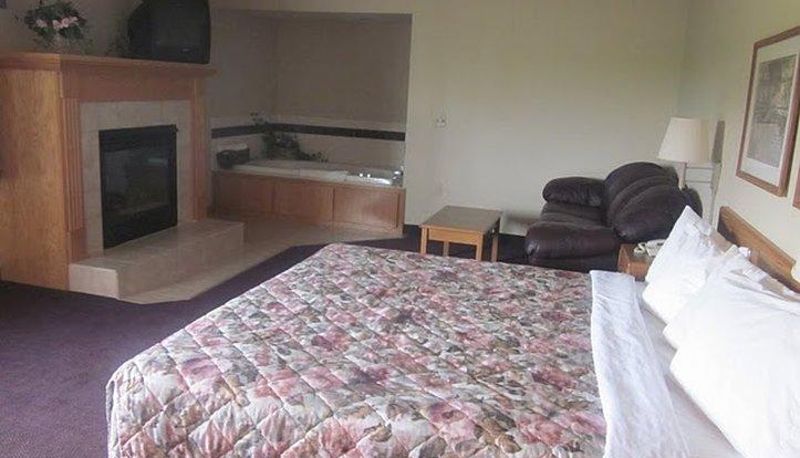 Camera - FairBridge Inn and Suites Thorp