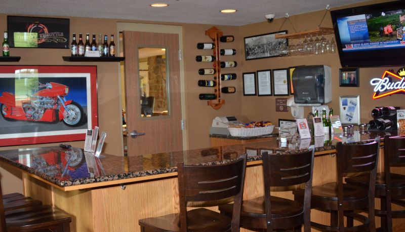 Bar - Boarders Inn & Suites by Cobblestone Hotels - Fayette