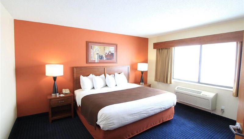 Zimmer - AmericInn by Wyndham Cedar Rapids Airport
