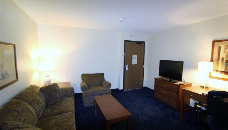 Zimmer - AmericInn by Wyndham Cedar Rapids Airport