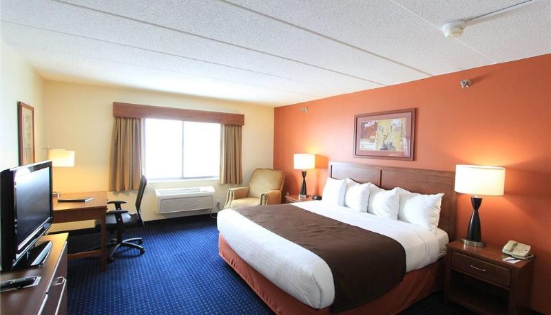 Zimmer - AmericInn by Wyndham Cedar Rapids Airport