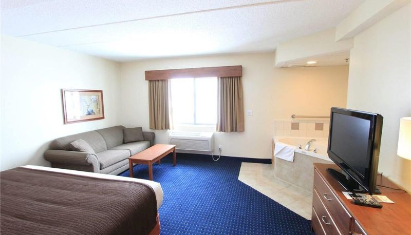 Zimmer - AmericInn by Wyndham Cedar Rapids Airport