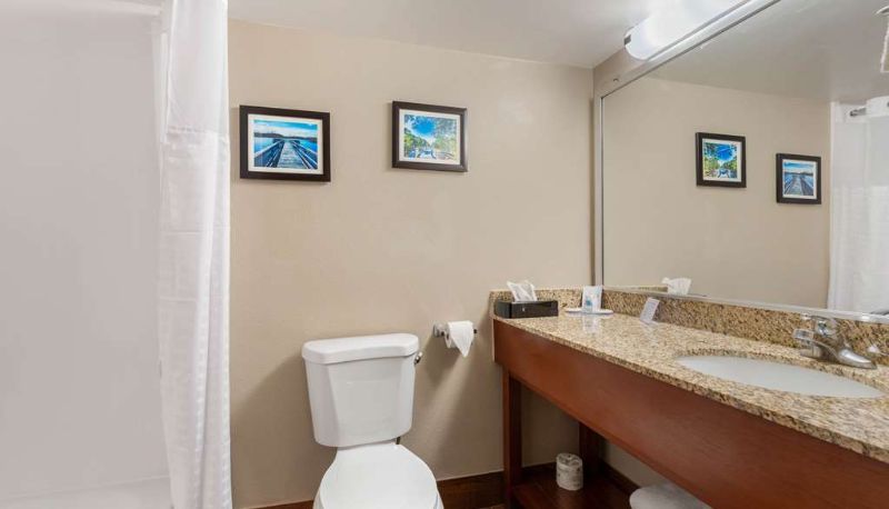 Camera - Comfort Inn & Suites Milford