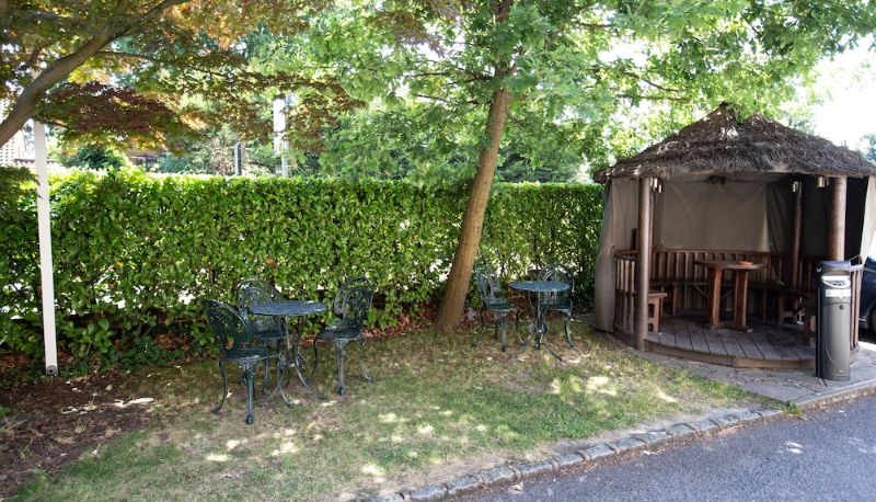 Bahçe - The Corner House Hotel Gatwick