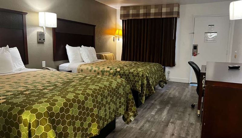 Zimmer - Econo Lodge Inn & Suites Macon North