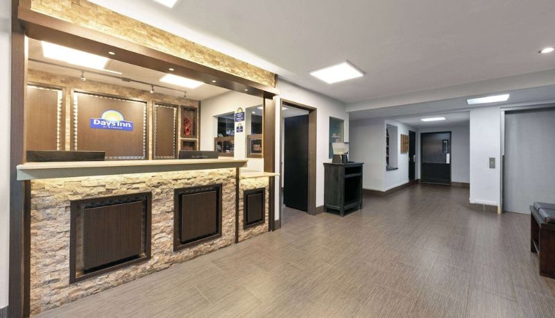 Lobby - Days Inn by Wyndham Fort Smith