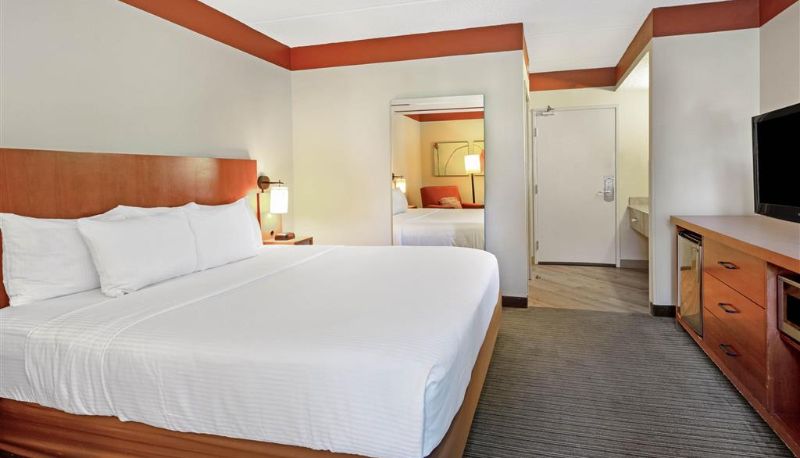 Room - La Quinta Inn & Suites by Wyndham Miami Cutler Bay