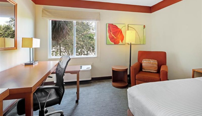 Room - La Quinta Inn & Suites by Wyndham Miami Cutler Bay
