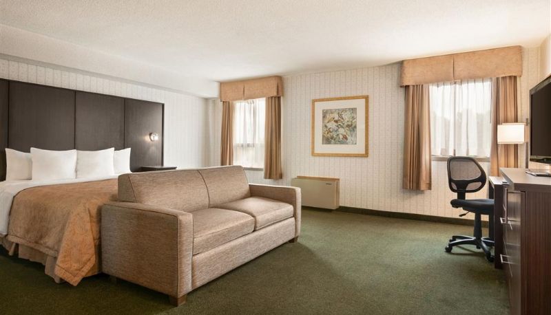 Camera - Days Inn by Wyndham Renfrew Conference Centre