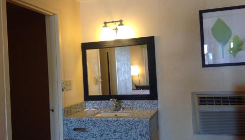 Informacje - DIAMOND INN & SUITES