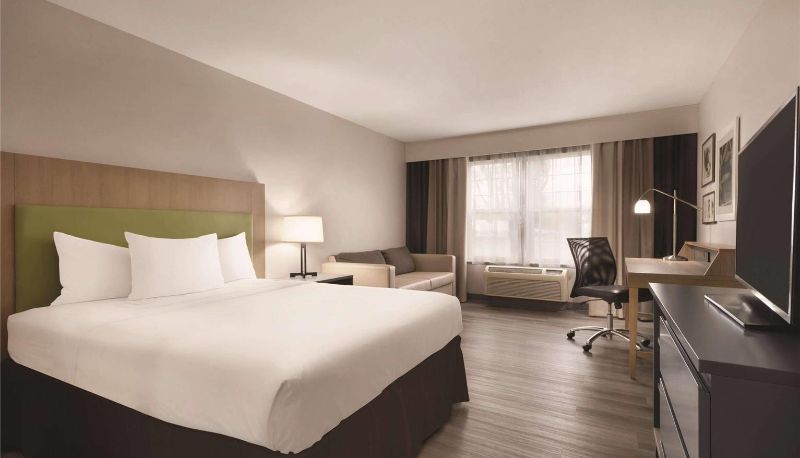 Camera - Country Inn & Suites by Radisson Waterloo IA