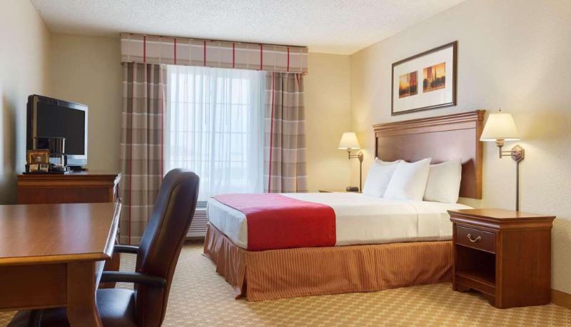 Camera - Country Inn & Suites by Radisson Nevada MO
