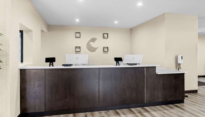 Hall - Comfort Inn & Suites Grenada