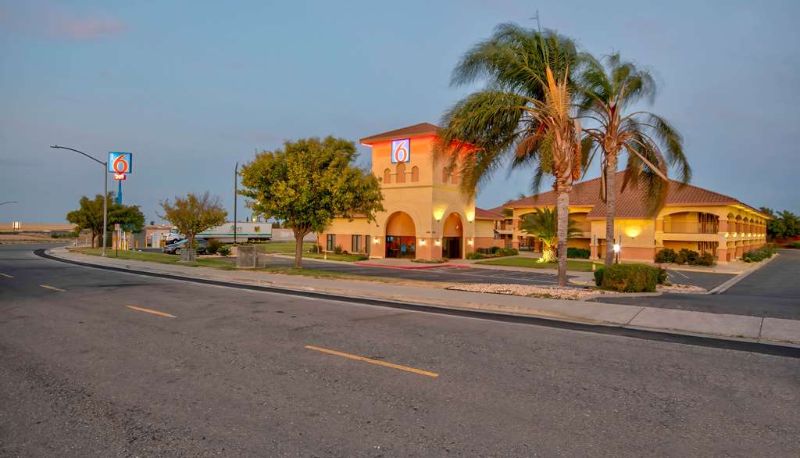 Außenansicht - MOTEL 6 SANTA NELLA LOS BANOS CA