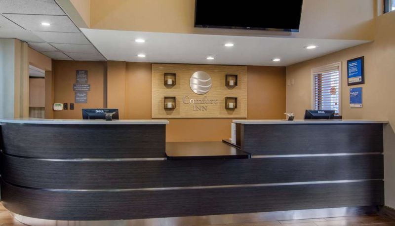 Hall - Comfort Inn Sandy Springs - Perimeter