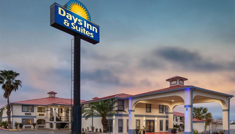 Exterior view - Days Inn & Suites by Wyndham Braunig Lake