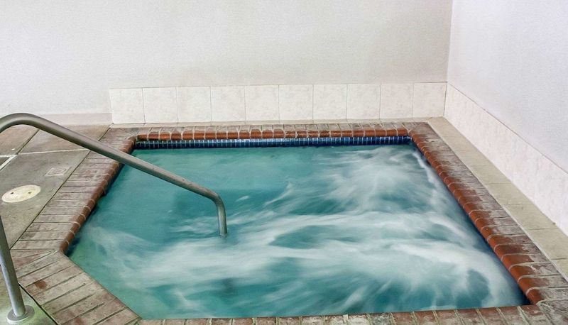 Pool - Comfort Inn & Suites Ocean Shores