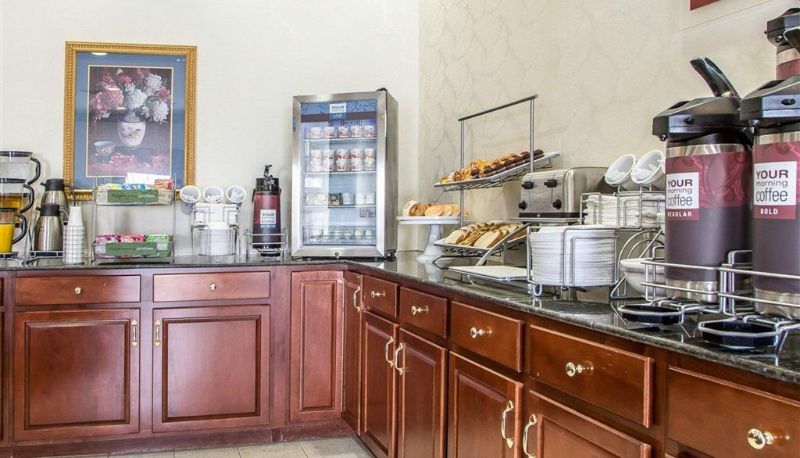 Restaurant - Comfort Suites Jefferson City