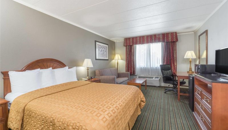 Zimmer - Days Inn by Wyndham Columbus East Airport