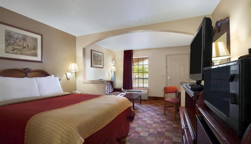 Pokój - Days Inn & Suites by Wyndham Tuscaloosa - Univ. of Alabama