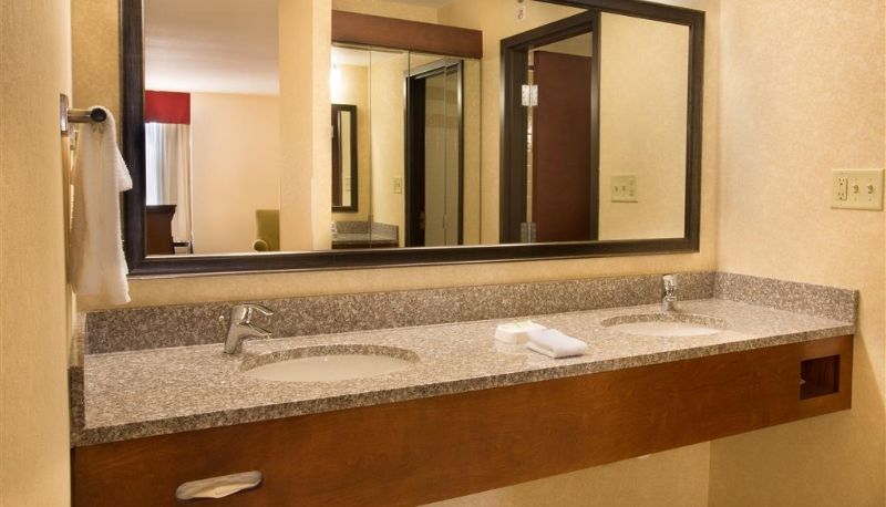 Habitación - Drury Inn and Suites Charlotte University Place