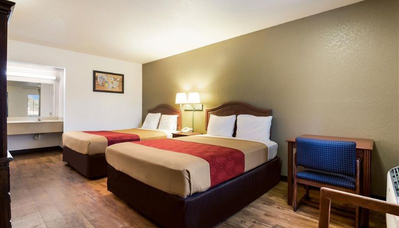 Zimmer - Econo Lodge Bartlesville Hwy 75