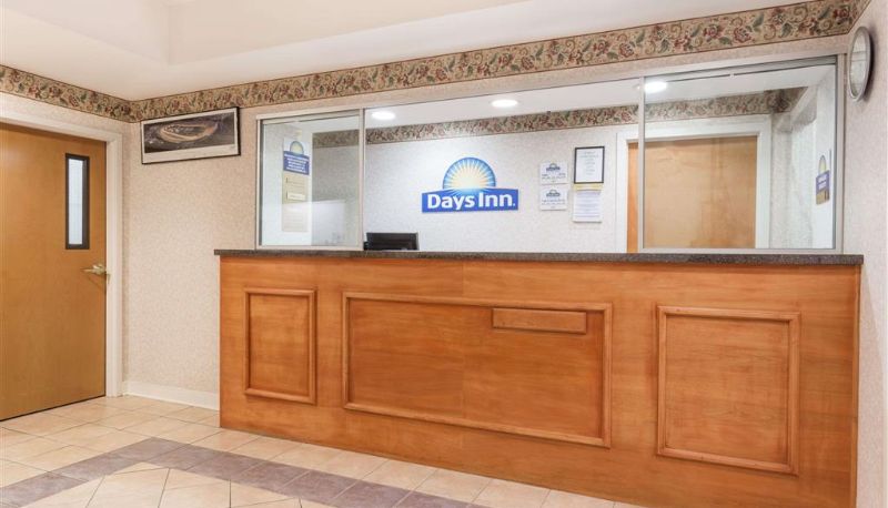 Lobby - Days Inn by Wyndham Glen Allen/Richmond North