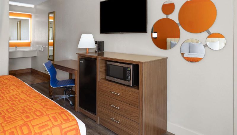 Room - Howard Johnson by Wyndham Savannah GA