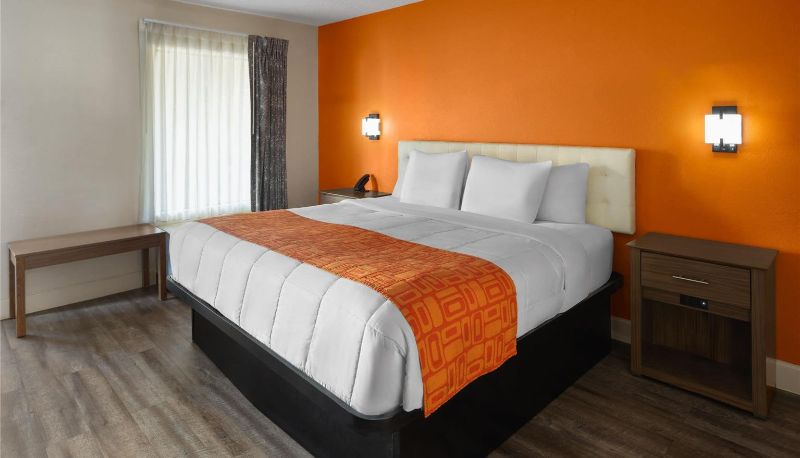 Zimmer - Howard Johnson by Wyndham Savannah GA