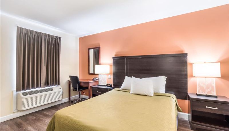 Zimmer - Econo Lodge Santee