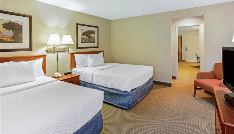 Suite - La Quinta Inn & Suites by Wyndham Appleton College Avenue