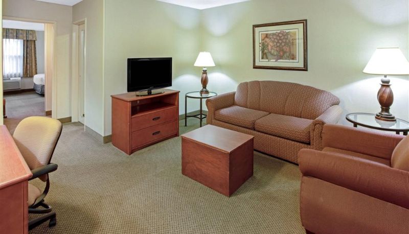 Suite - La Quinta Inn & Suites by Wyndham Appleton College Avenue