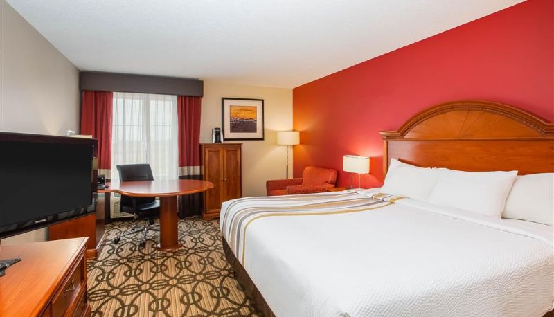 Camera - La Quinta Inn & Suites by Wyndham North Platte