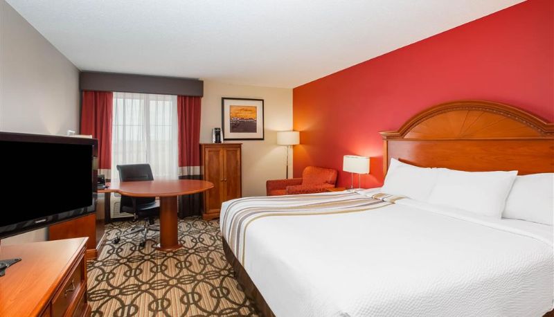 Camera - La Quinta Inn & Suites by Wyndham North Platte