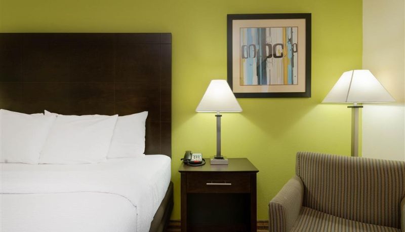 Habitación - CITY EXPRESS GROVE CITY