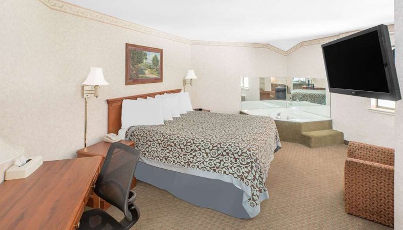 Suite - Days Inn & Suites by Wyndham Brinkley