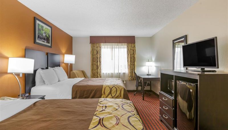 Camera - Rodeway Inn Coopersville