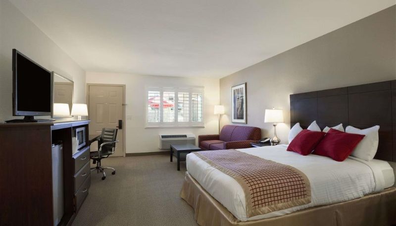 Suite - Ramada by Wyndham Tempe/At Arizona Mills Mall