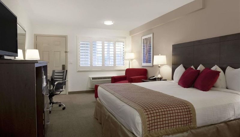Zimmer - Ramada by Wyndham Tempe/At Arizona Mills Mall