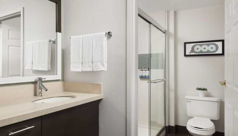 Suite - Sonesta ES Suites Toronto