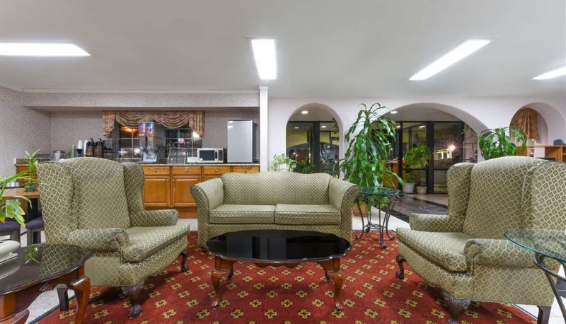 Salón - Super 8 by Wyndham Burleson Fort Worth Area