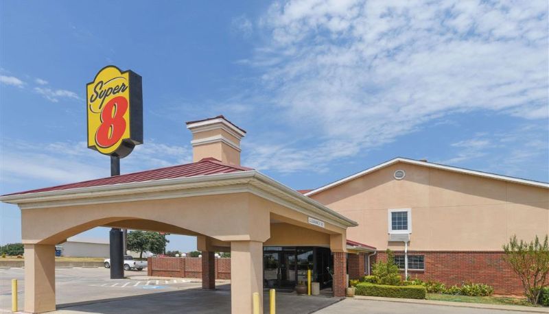 Vista exterior - Super 8 by Wyndham Burleson Fort Worth Area